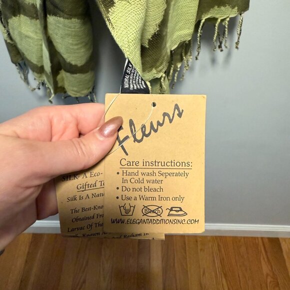 Silk Green Scarf NWT - Picture 5 of 7